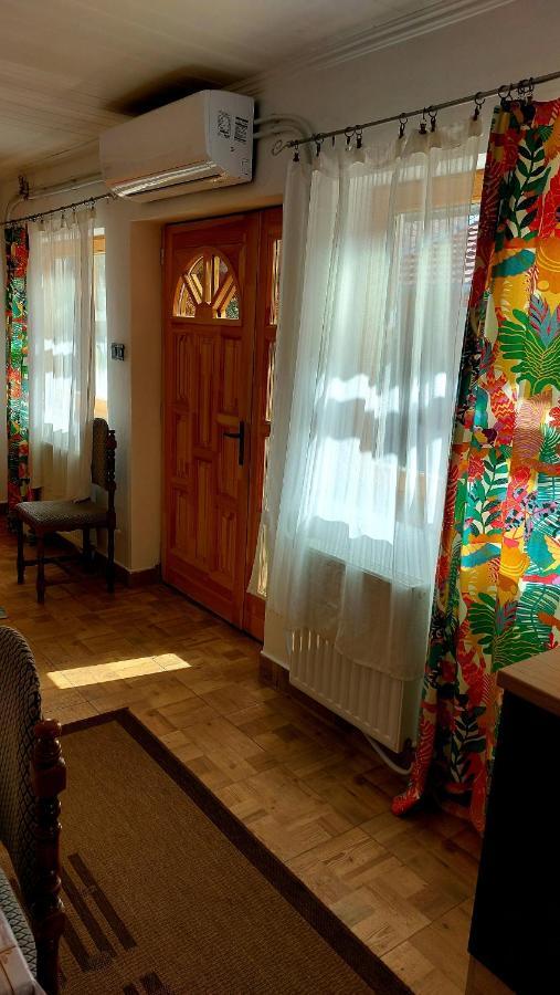 Mandula Apartman Szeged Buitenkant foto