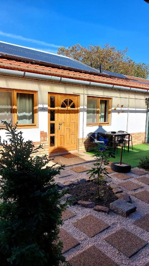 Mandula Apartman Szeged Buitenkant foto